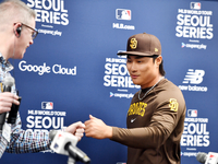 [포토]‘사회자와 주먹 꿍!’ 김하성