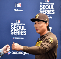 [포토]‘서울시리즈 기자회견 나서는’ 김하성