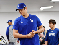 “집중해서 붙을 것” LA 전역에도 중계되는 다저스-키움전, 오타니는 두 타석 소화 [서울시리즈]