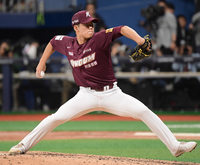 [포토]LA다저스 타선 상대하는 김윤하