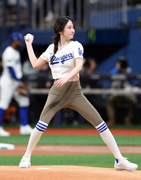 [포토]시구하는 전종서