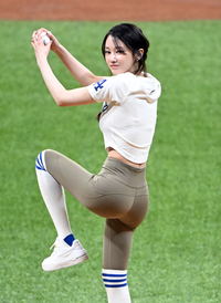 [사진]전종서의 시구, 멋지게!