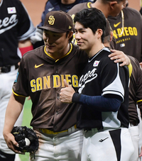 [포토]기념촬영하는 김하성-김혜성