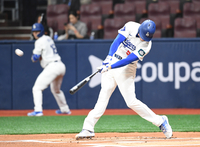 [포토]LA 다저스 프리먼, 키움 프라도 상대 솔로 홈런