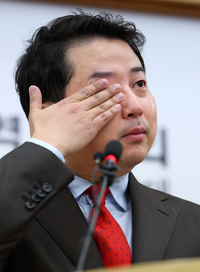 끝내 눈물 흘린 ‘막말 논란’ 장예찬, 무소속 출마 결정