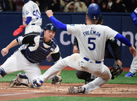 [포토] 프리먼 홈쇄도 막지 못한 김형준