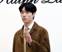 ‘한소희♥’ 류준열, 이번엔 숨지 않았다…하트 포즈는 거부→퇴장 때 희미한 미소만