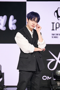 “前 대표, 술자리·스킨십 강요…화장실에 숨기도” 오메가엑스 측, 휘찬 성추행 부인[공식]