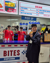 MLB 느낌 물씬 고척돔, 오타니-김하성 보면서 LAD 명물 소시지도 한입~