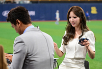 [포토] 방송 준비하는 배지현 아나운서