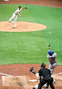 [사진] 오타니, 이적 후 첫 안타