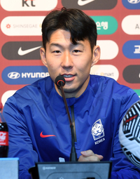 [포토]손흥민, 미소 띤 얼굴로!