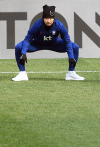 [포토]스트레칭으로 몸푸는 이강인