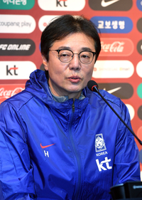 [포토]기자회견하는 황선홍 감독