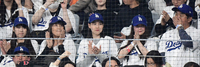 ‘부부 일심동체’ 오타니 아내, 남편 땅볼에 시무룩-안타에 두 손 ‘번쩍’ [서울시리즈]