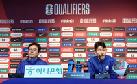 [포토]태국전 앞두고 기자회견 하는 황선홍 감독과 손흥민