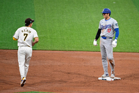 “안녕하세요” 오타니, 감 안 좋아도 ‘멀티히트’…김하성은 팬 환호 속 ‘GG 수비’ [서울시리즈]