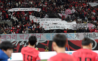 [포토]축구협회 비난 현수막 내걸린 상암
