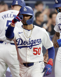 [포토] LA 무키 베츠 5회 짜릿한 투런포