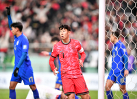 [포토]‘오프사이드 선언에 아쉬워하는’ 손흥민