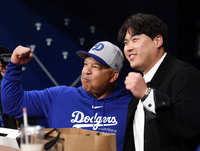 ‘성심당 LA지점 가나요?’ 다저스 감독 야무진 먹방에 제자 류현진도 “빵”