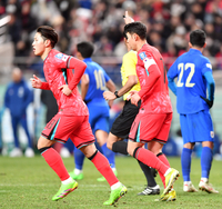 [포토]‘손흥민과 이야기 나눈’ 이강인