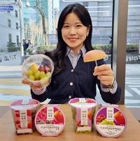 CU, 중량 늘리고 가격 낮춘 ‘컵과일 2종’ 출시…“과일 물가 부담 낮춰”