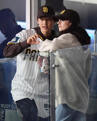 [포토] 서울시리즈 직관하는 송중기 부부