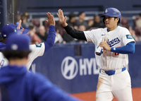 [포토] 오타니 ‘1회 LA 첫 득점’