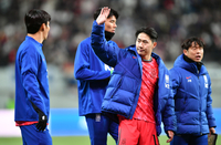 [포토]‘팬들에 손인사’ 이강인