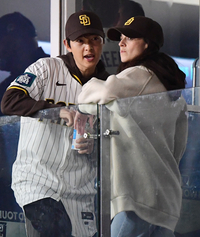 [포토] 송중기, 외국인 아내와 야구장 나들이