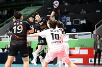 여자부 SK, 인천 꺾고 9연승…남자부 인천 정수영 역대1호 900호골 달성 [핸드볼H리그]