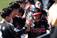 ‘15년 원클럽맨 예우’ LG, 24일 한화전서 정주현 은퇴식 개최