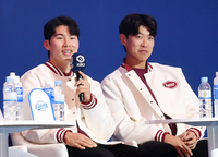[포토]시즌 각오 밝히는 키움 김혜성-송성문