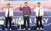 [포토]새 시즌 인사를 하는 키움 홍원기 감독과 김혜성-송성문