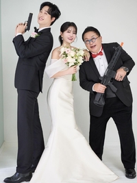 원혁♥이수민, 장총 든 父 이용식과 달콤살벌 웨딩화보 공개