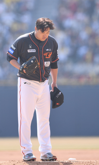 [포토] 깍듯한 류현진