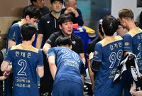 접전 끝 패배…‘벼랑 끝’ 신영철 감독 “체력은 문제 없어, 심리가 중요” [현장인터뷰]