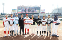 SSG 캡틴 추신수, ‘추신水’ 생수 판매 수익 전액 기부