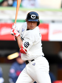 [포토]‘8회말 볼 맞는’ 이지영