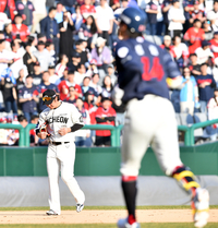 [포토]‘눈 맞추기가’ 롯데로 떠난 동생과 형