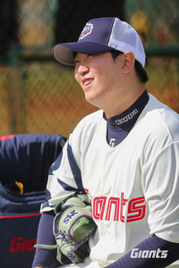 구속 148㎞까지 끌어올린 롯데 최이준 “개막엔트리 들기 위해 노력…빠른 커브, 결정구로 선보일 것” [SS인터뷰]