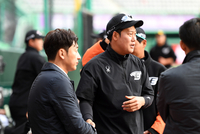 [포토]‘선배님 잘 부탁드려요··’ 하주석
