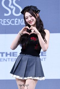 [포토]하트 만들어 보이는 리센느 미나미