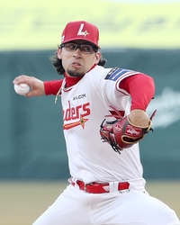 SSG선발 더거 데뷔전, 시범경기 물음표 떼낼까…프로10년차 한화 김민우, 기량 회복에 관심 [SS문학in]