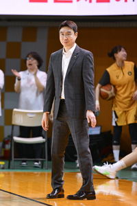 시리즈 원점 만든 국민은행 김완수 감독 “박지수답게 했다. 정말 대단한 선수” [SS 챔프전 리뷰]