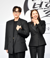 [포토]‘우리 손 꼭 잡아요’ 7인의 부활 윤종훈과 조윤희