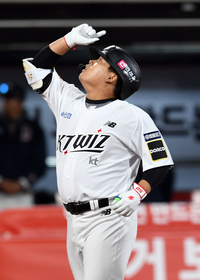 [포토]홈런 세리머니 하는 KT 강백호