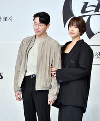 [포토]‘우리 둘 이래도 되나?’ 7인의 부활 엄기준과 황정음