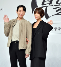 [포토]‘다정하면 안되나요?’ 7인의 부활 엄기준과 황정음